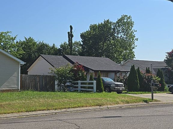 3rd image of 302 Cedar Park Cir