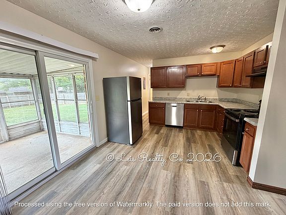 3rd image of 1463 Skylark Dr