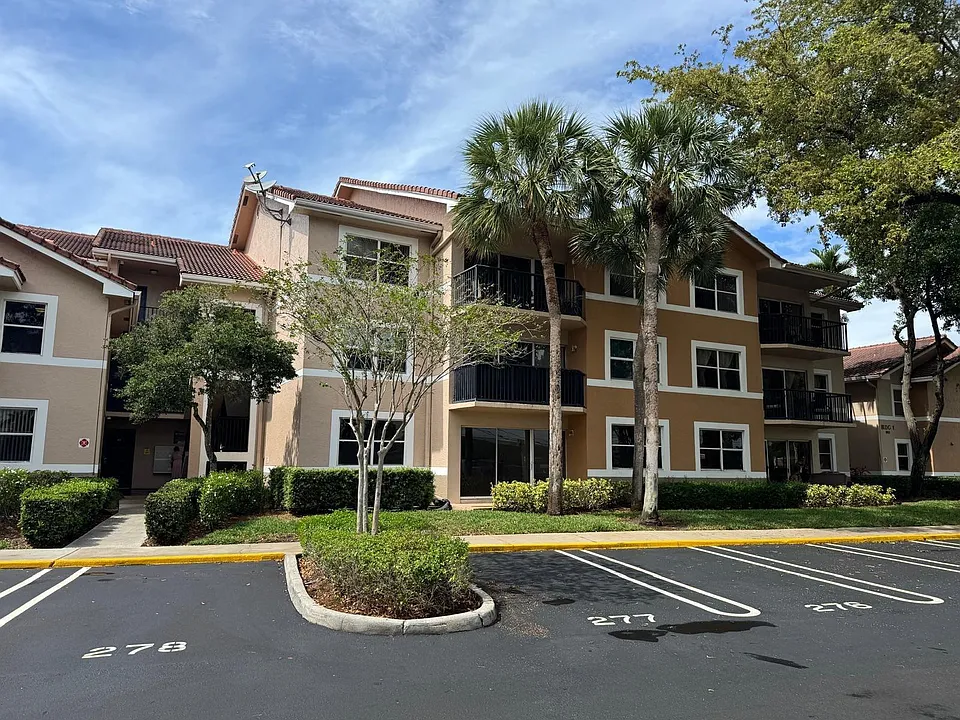 8955 Wiles Rd #206