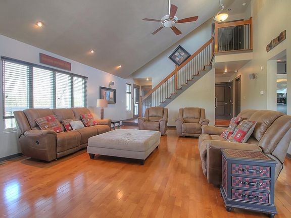 3rd image of 82 Creekside Ln