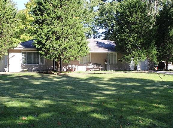 5th image of 900 E 109th St