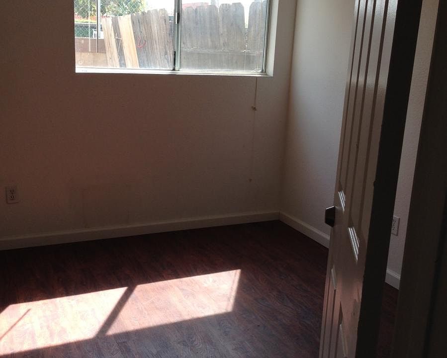 2nd image of 934 N Fig St