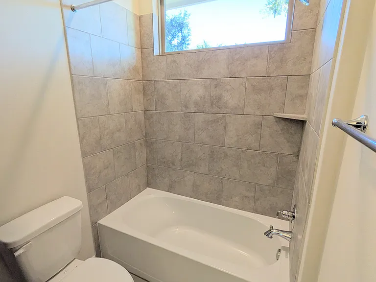 2250 W Bridge St — Photo 15