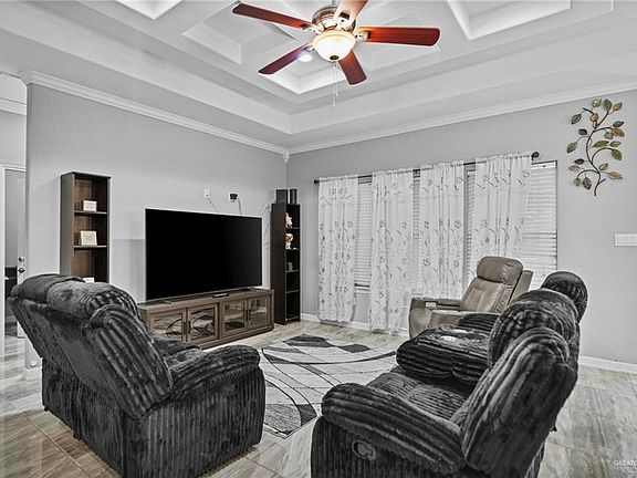 4th image of 212 Los Laureles Dr