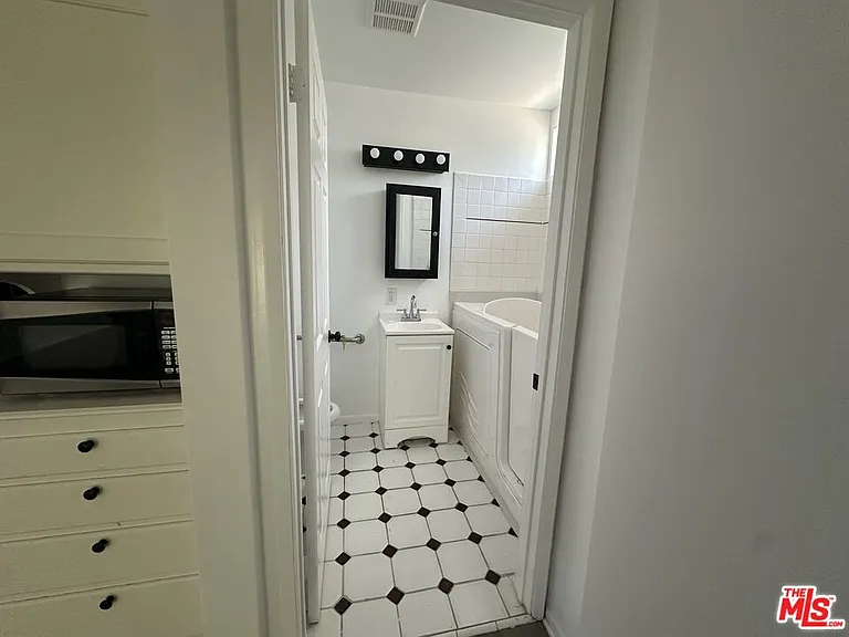5738 Brushton St — Photo 9