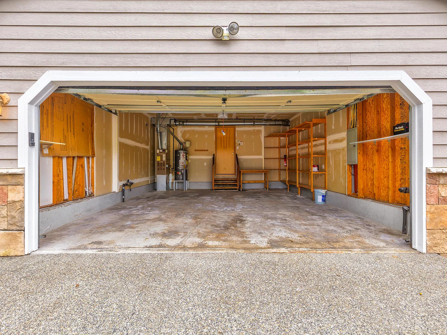 4 bed, 1984 sqft, $3,395 — Photo 4