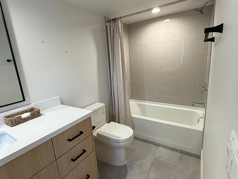 222 N Coronado St #222 — Photo 11