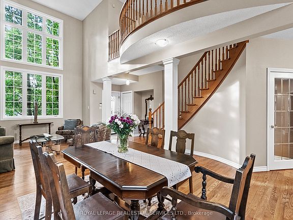 4th image of 2045 Rosemount Cres