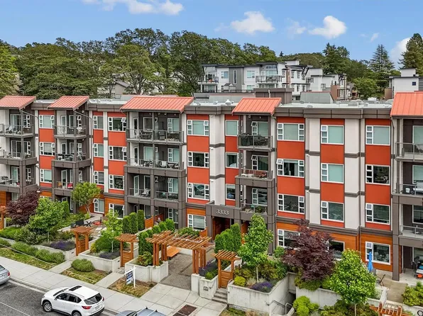 3333 Glasgow Ave #304, Saanich, BC V8X 1M5