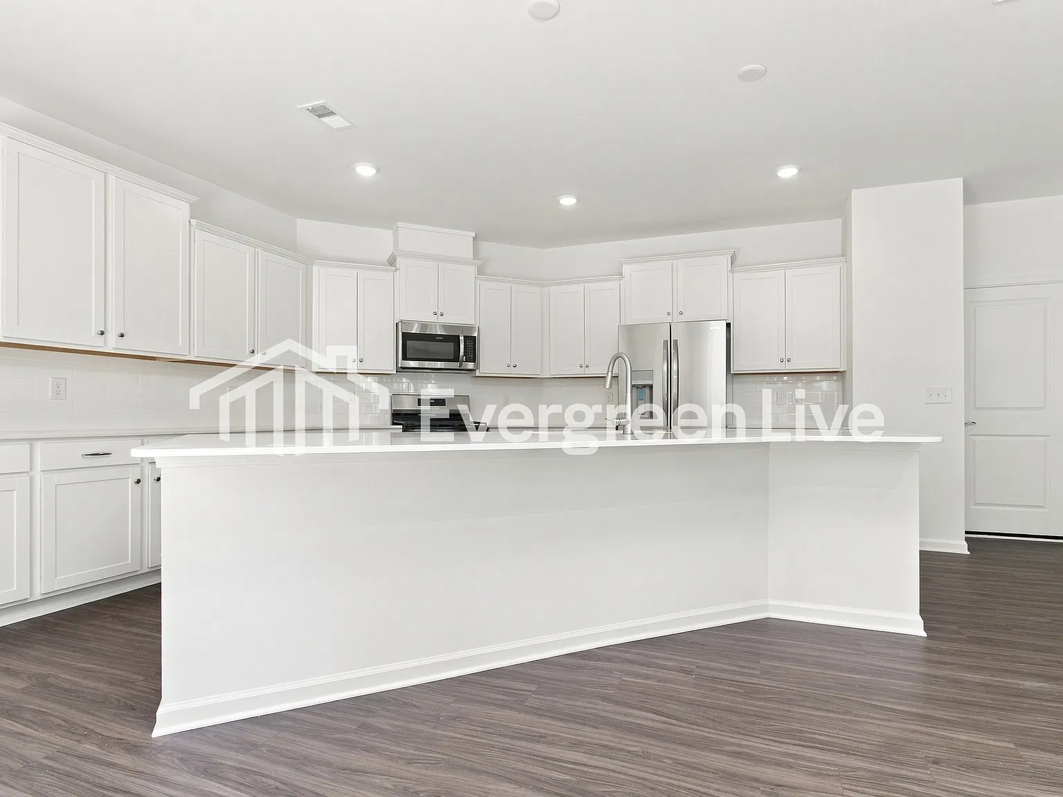 4 bed, 3.5 bath, 2946 sqft, $2,370 — Photo 4