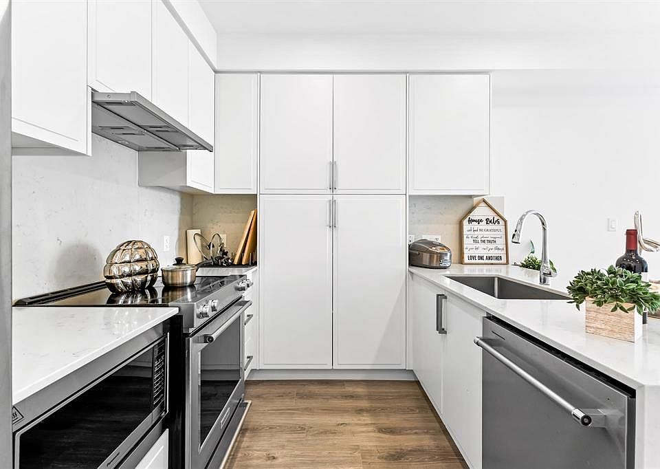 1st image of 700 Clarke Rd #505
