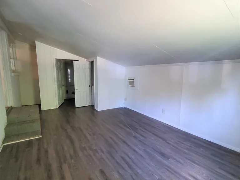2217 32nd St — Photo 12