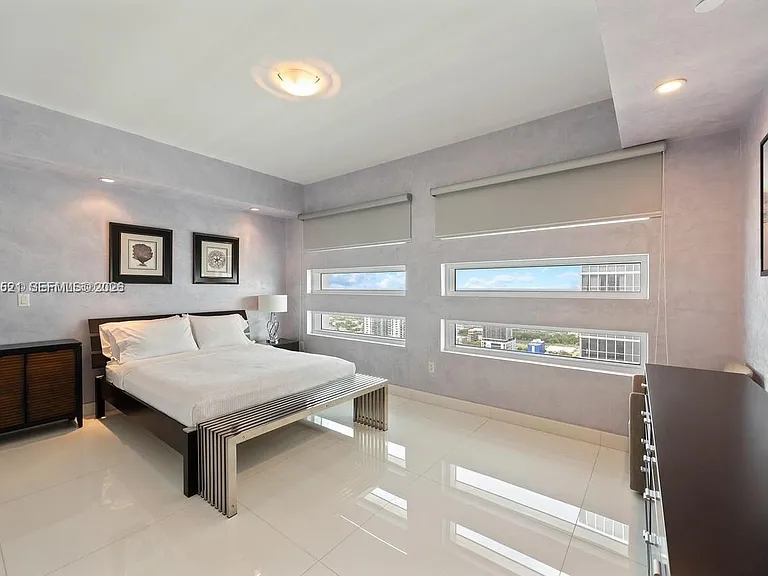 1040 Biscayne Blvd #4403 — Photo 23