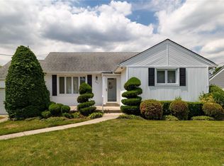 323 Christopher St, Oceanside, NY