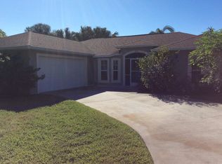 655 Lake Dr, Sebastian, FL 32958