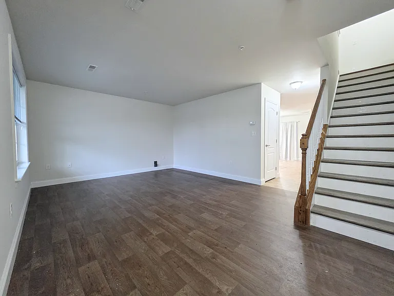 107 Cedarwood Dr — Photo 3