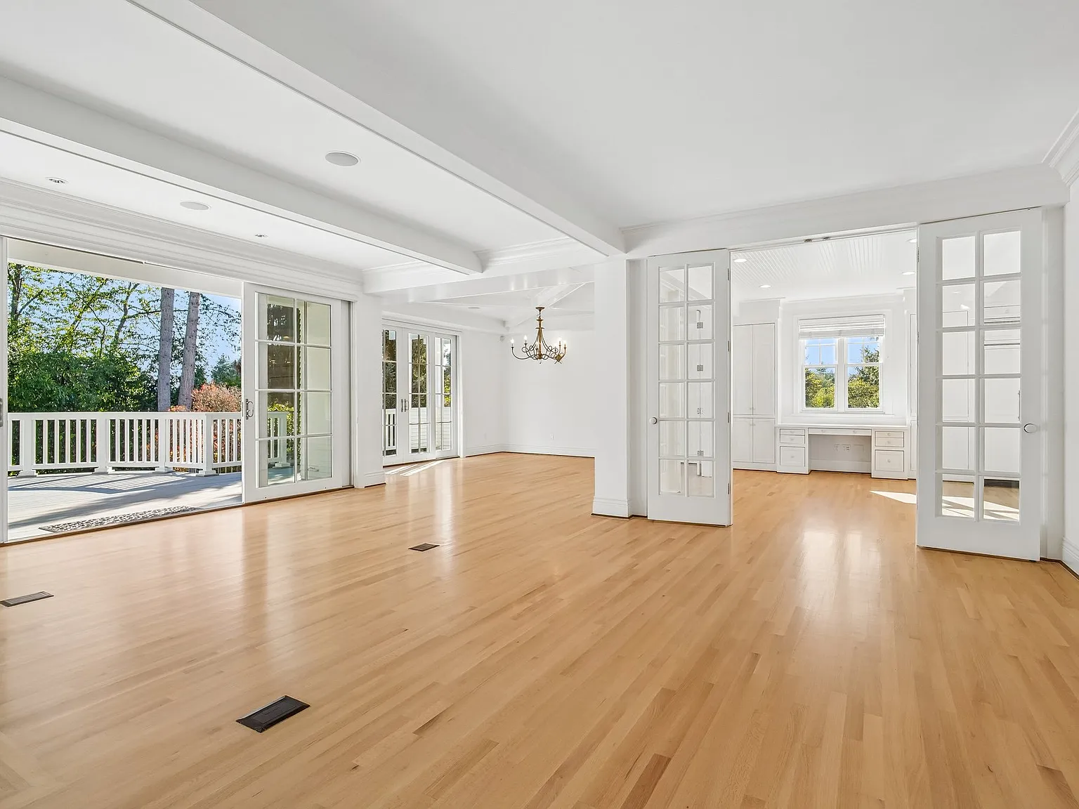 5 bed, 7.5 bath, 6831 sqft, $16,000 — Photo 3