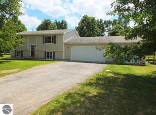 10351 Betsie Meadow Dr, Interlochen, MI 49643