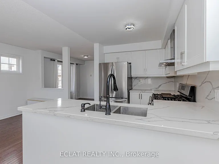 2 Lancaster Ct — Photo 16