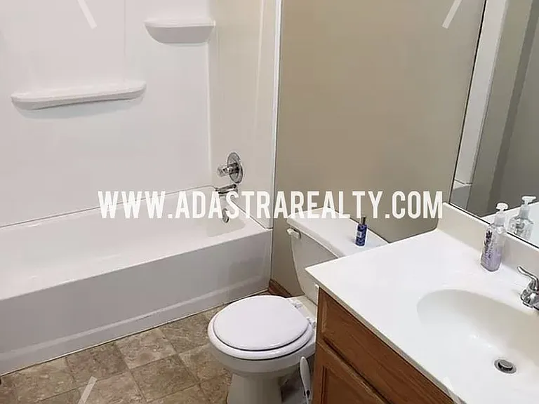 704 Meadow Ct — Photo 9