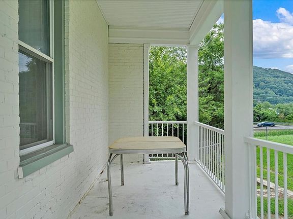 4th image of 1338 Clarke Ave SW