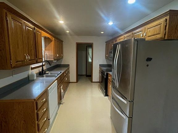 3rd image of 13661 Pierce Ln