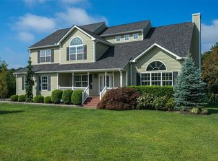 28 Sycamore Dr, East Moriches, NY