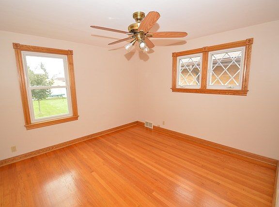 3rd image of 1412 Balmoral Ave