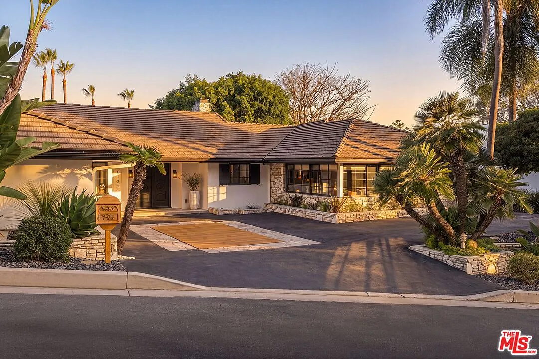 4 bed, 3.5 bath, 3301 sqft, $25,000 — Photo 4