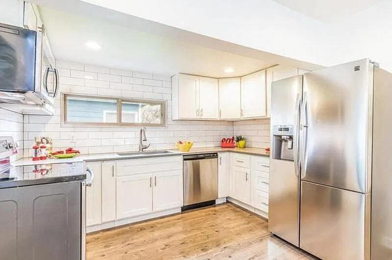 2 bed, 1.0 bath, 1300 sqft, $2,495 — Photo 3