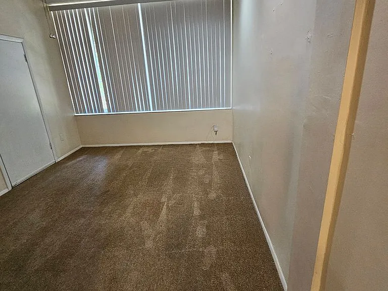 2818 SW 2nd Ave — Photo 54