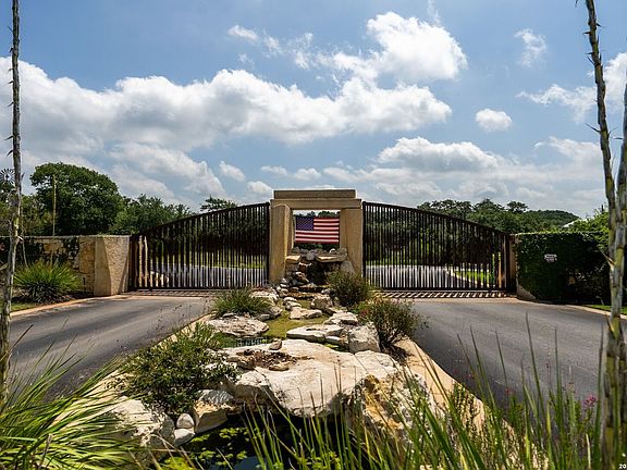 4th image of 1016 Monteola LOT 2