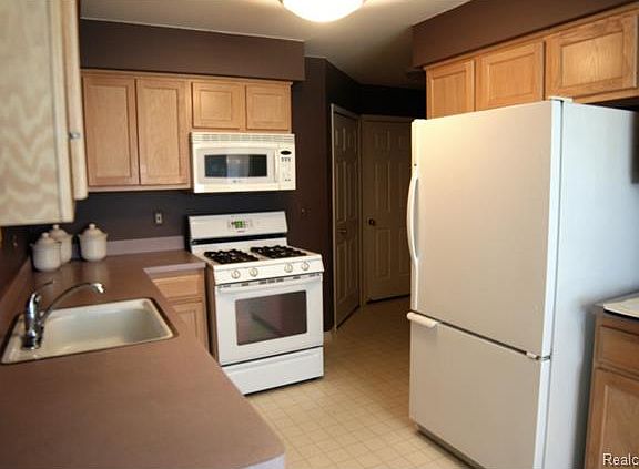 3rd image of 51394 Elly Dr
