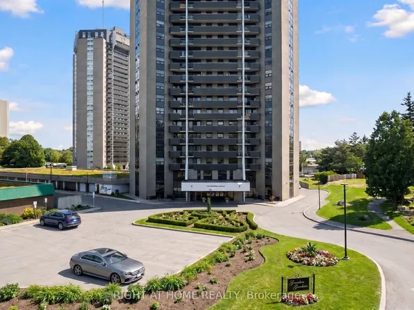 900 Dynes Rd #1708, Ottawa, ON K2C 3L6