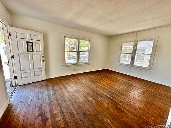 4th image of 1542 W GRAMERCY PL