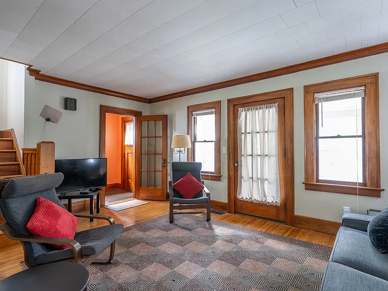 38 Kingsboro Rd — Photo 2