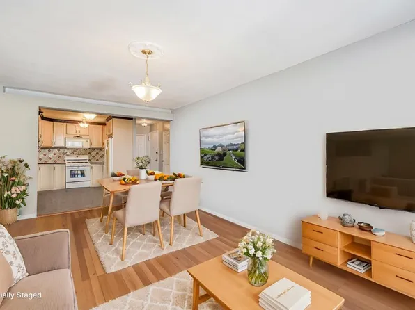 2265 Gerritsen Avenue image 3 of 11