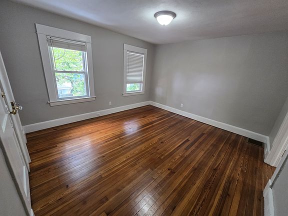 5th image of 8 N Bank St #2B