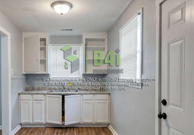 2344 Banks Ave — Photo 4