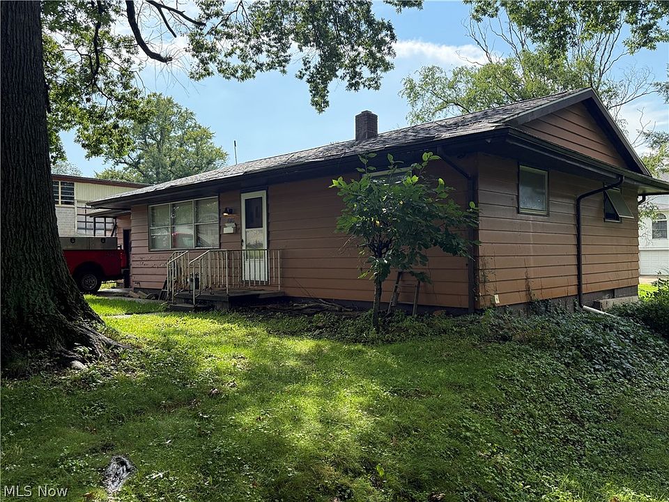 1st image of 846 2nd St SE