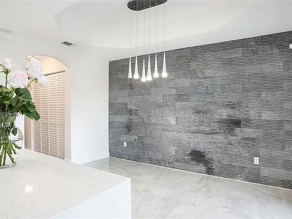 3rd image of 2119 Anchor Ct #2102