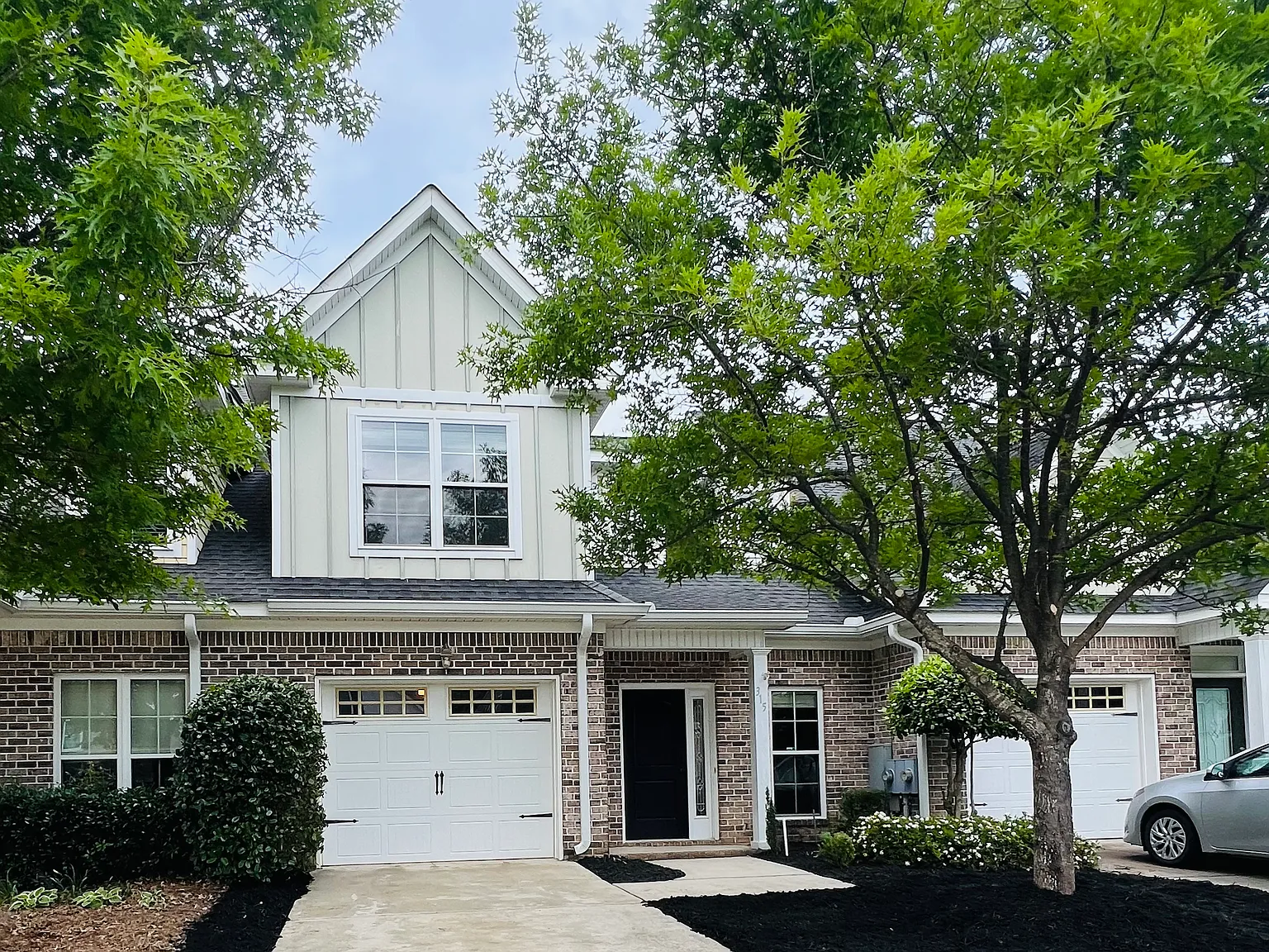 3 bed, 2.5 bath, 1636 sqft, $2,300 — Photo 1