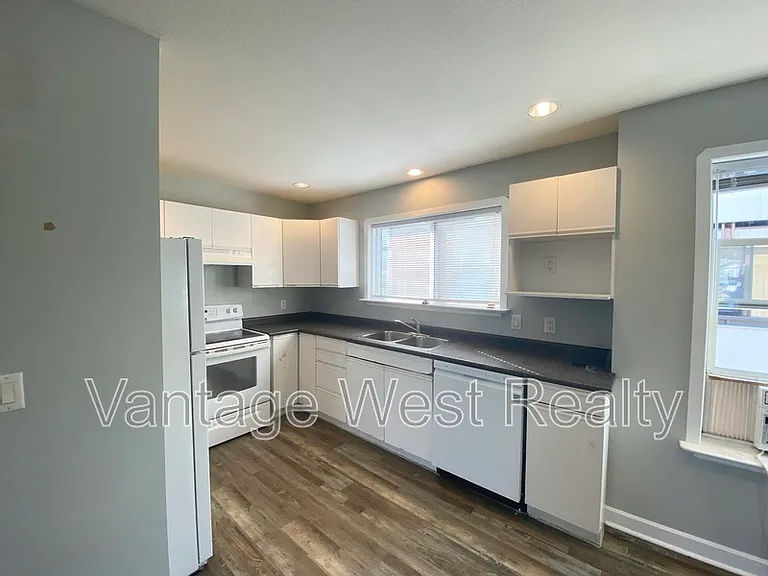 1073B Lawson Ave — Photo 4