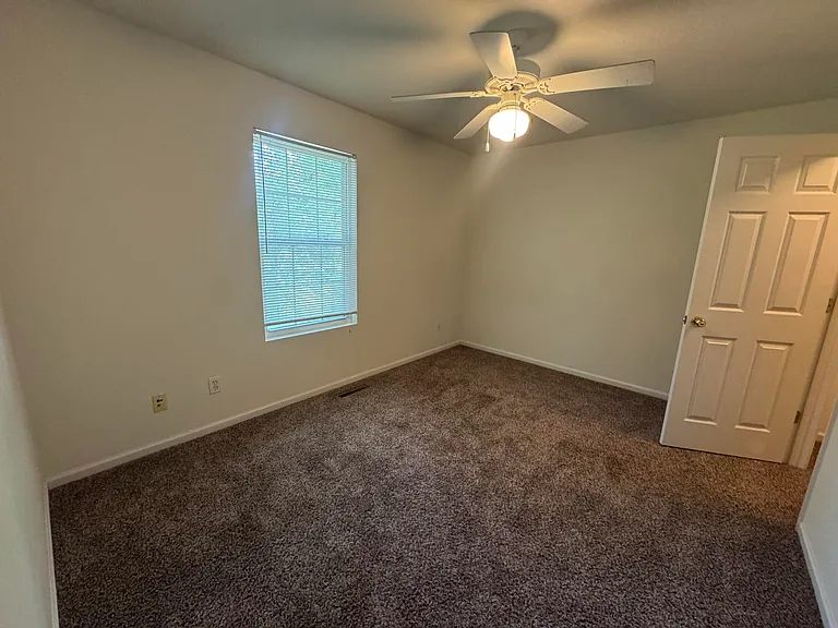 3410 E Saint Charles Rd — Photo 20