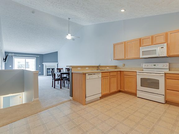 4th image of 318 Barrington Cir