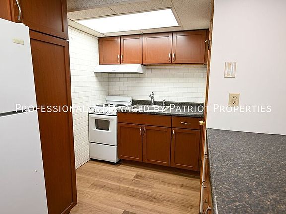 2nd image of 616 W Washington St #10