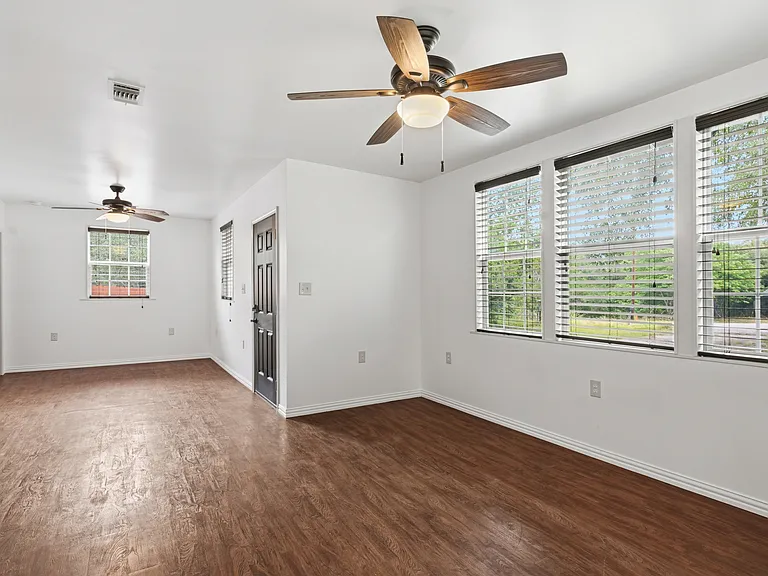 7606 Williamson Creek Dr — Photo 8