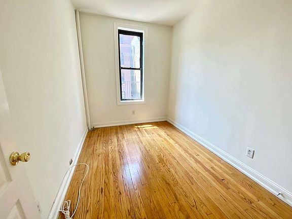3rd image of 301 W 22nd St APT 21