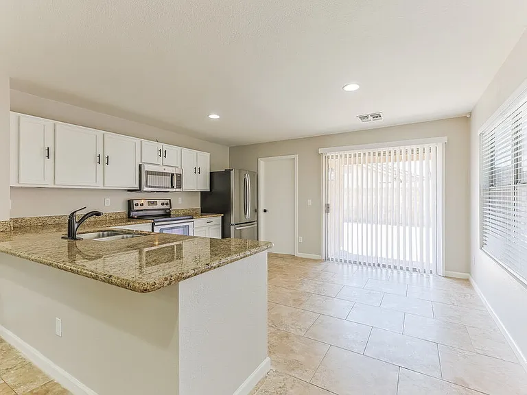 2281 E Peach Tree Dr — Photo 6