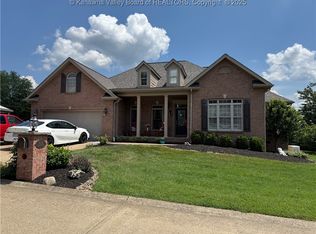 4076 Farmington Dr, Hurricane, WV 25526
